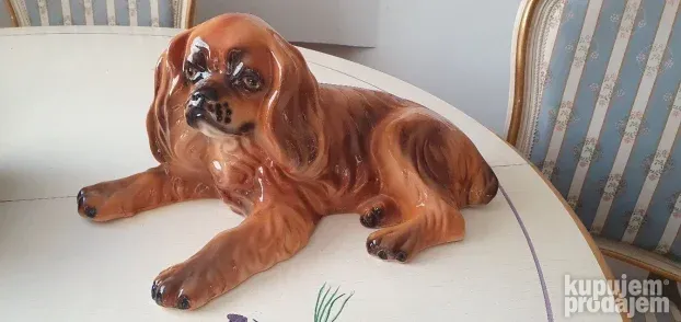 Velika porculanska figura psa