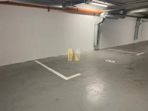 Izdaje se garažno mesto na Rotkvariji