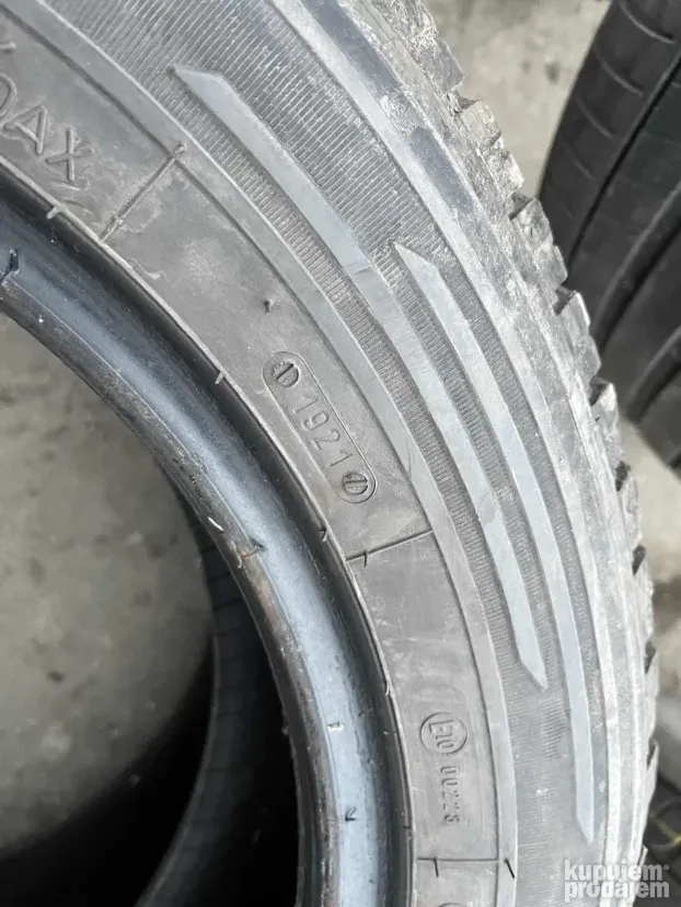 Dve gume 195/65 16c