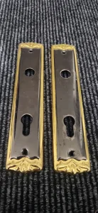 Stilske rozetne za vrata mesingane