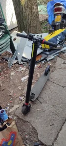 elektricni trotinet crni nije testiran