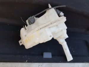 Mazda 5 cantra posuda za tečnost šoferšajbne stakla