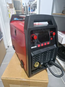 Aparat za zavarivanje MIG 200 SYNERGIC LCD