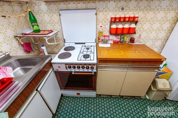 3.0. centar, stan u kuci, 80m2