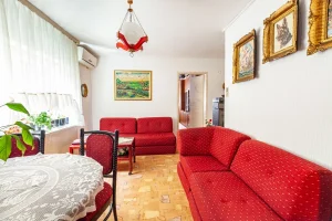 3.0. centar, stan u kuci, 80m2