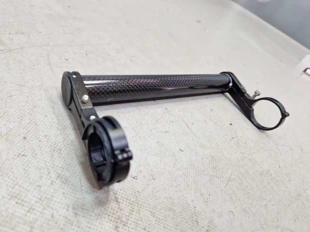 Karbonski dodatak za volan