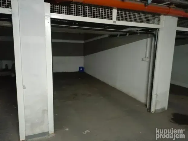 Centar,garaža,18m2