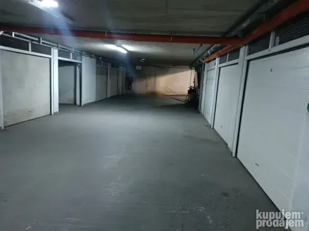 Centar,garaža,18m2