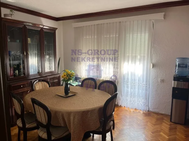 Kać, 5+ petosobna, 329 m²