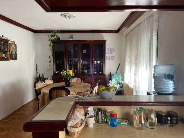 Kać, 5+ petosobna, 329 m²