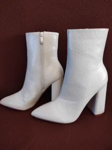 Ženske čizmice PRETTYLITTLETHING - Novo