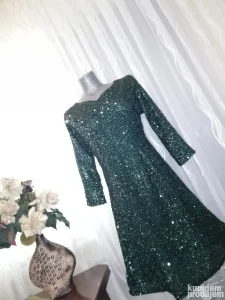 smaragdno zelena haljina sa zelenim šljokicama vel.L rezervi