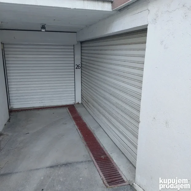 Garaža i p.mesto OFK + PP Krnjača, 500 m²