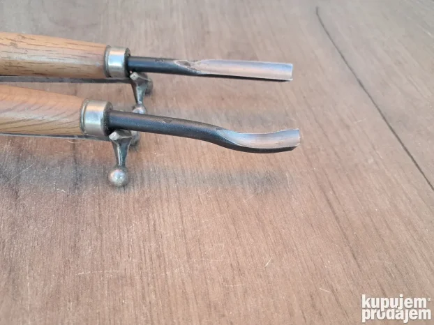 Dleta profilisana polukružna 10mm. 2kom.