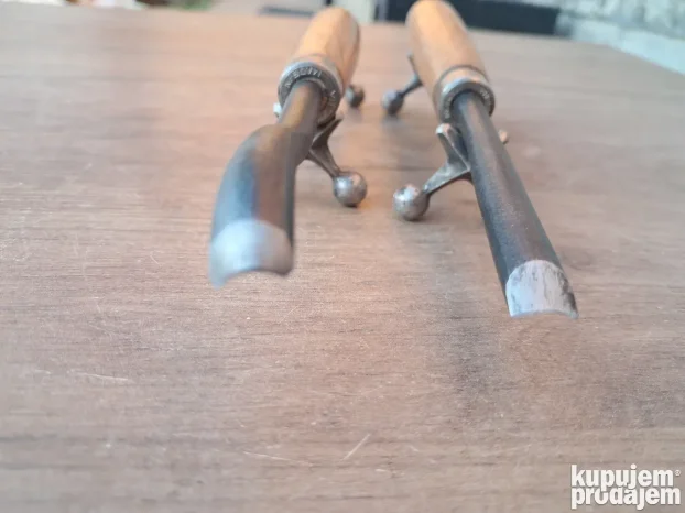 Dleta profilisana polukružna 10mm. 2kom.