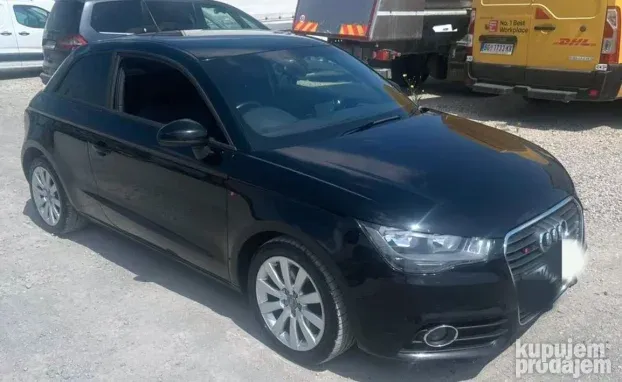 Audi A1 2010-14.g. kupe desna vrata odlicno stanje