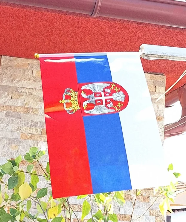 Zastava Srbije - Srpska zastava sa grbom za svadbe proslave