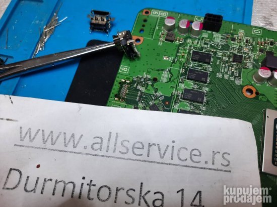Zamena HDMI konektora porta na Xbox One S konzoli.