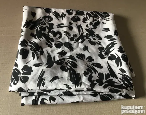 MATERIJAL za šivenje, nov, beo sa crnim cvetovima, 245x115cm