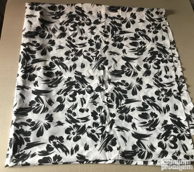 MATERIJAL za šivenje, nov, beo sa crnim cvetovima, 245x115cm