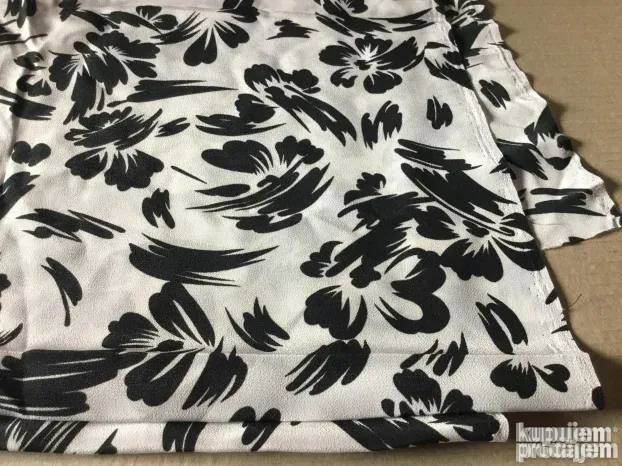 MATERIJAL za šivenje, nov, beo sa crnim cvetovima, 245x115cm