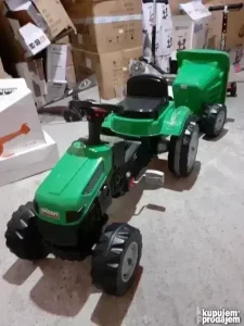 traktor crveni i zelen prikolica kipuje novo od 2 do 6 god.