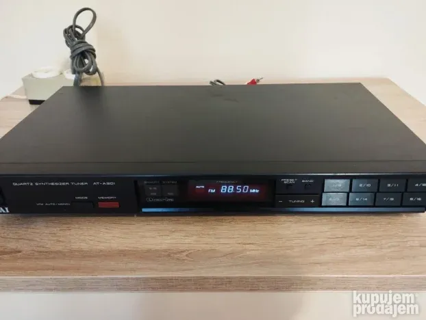 Akai AT-A301 Synthétiseur Quartz Tuner AM/FM Stéréo