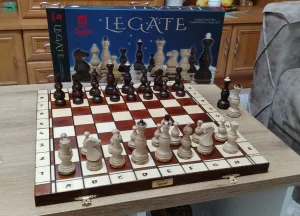 Sahovska garnitura LEGATE prelepa 47cmx47cm - nekorišćeno