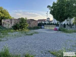 Izdaje se plac na Altini