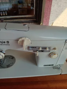 Mašina za šivenje.