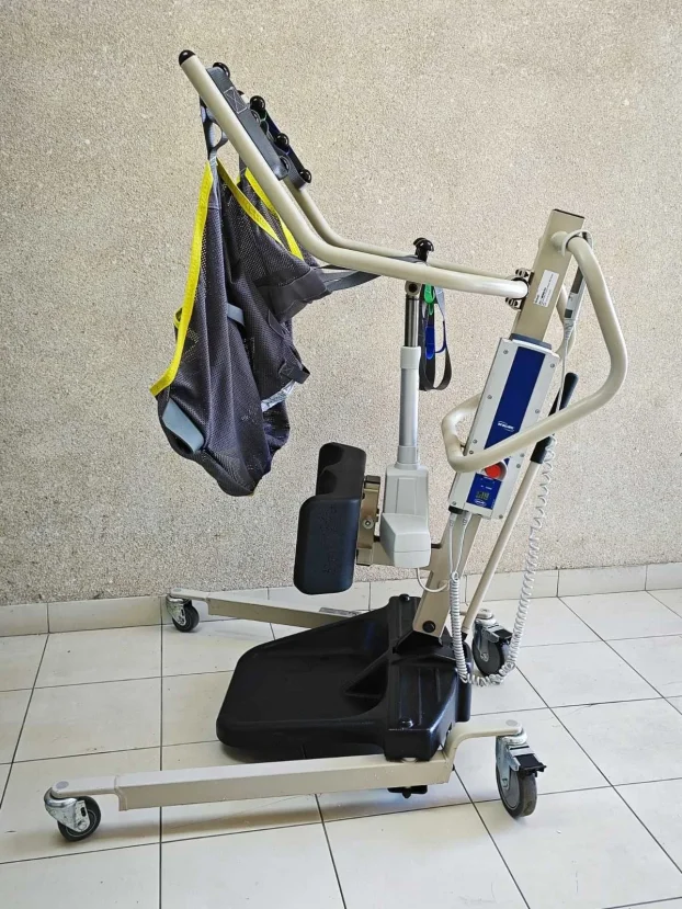 Aktivna dizalica za ustajanje i transfer pacijenata lifter