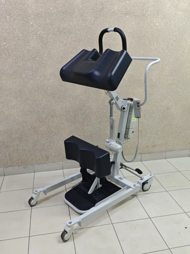 Aktivna dizalica za ustajanje i transfer pacijenata lifter