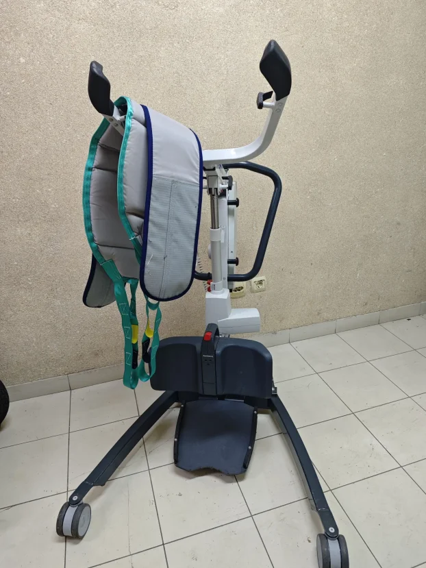 Aktivna dizalica za ustajanje i transfer pacijenata lifter