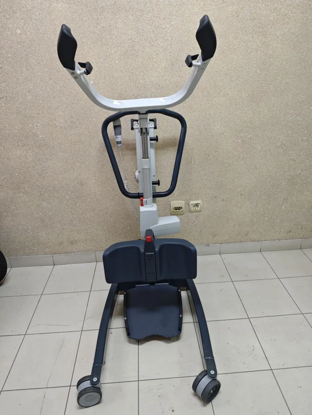 Aktivna dizalica za ustajanje i transfer pacijenata lifter