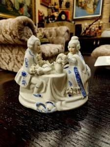 Figura bečki plemici, kupljena u dvorcu schobrun, porcelan