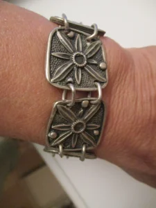rucno radjena narukvica posrebrenjena