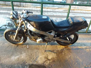 Yamaha FZR 600 u delove