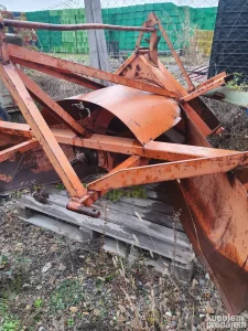 Traktor Ralica za Sneg