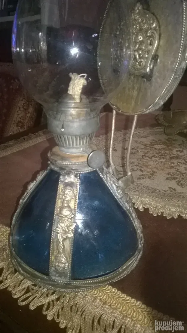 Antikvarna petrolejska lampa