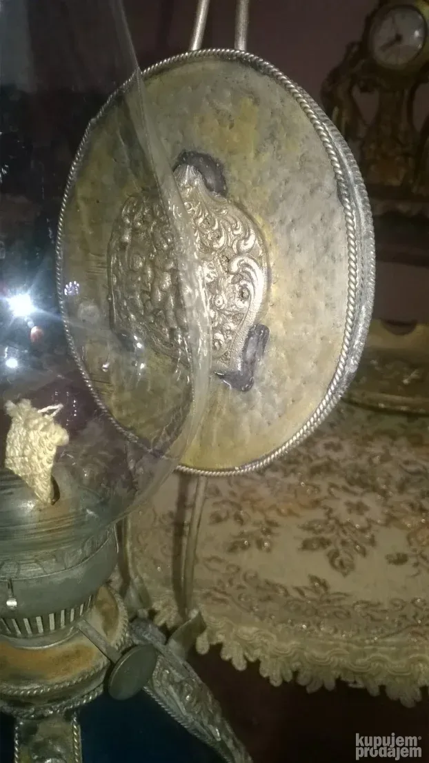 Antikvarna petrolejska lampa