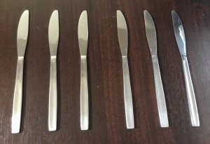 NOŽEVI metalni novi, dve vrste, 6 i 3 kom.