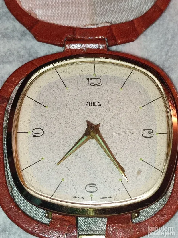 Tri neispravna stara sata