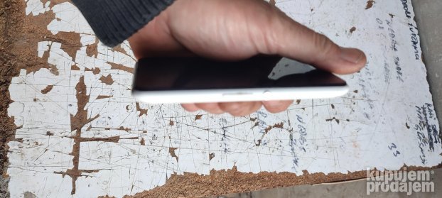 mobilni sony xperia e2003 neispitan