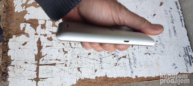 mobilni sony xperia e2003 neispitan