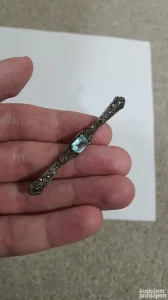 Stari srebrni broš sa akmarinom i kamenjem