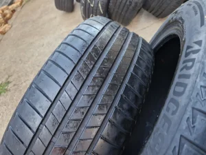 Dve odlicne letnje gume 18 ke BRIDGESTONE 235-45/18 Dot 4220