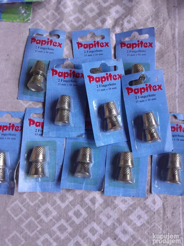 Naprstan za sivenje da se zastiti prst