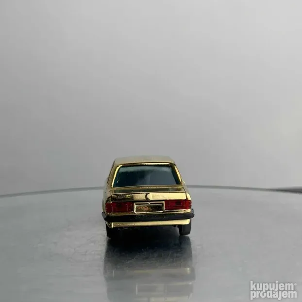 1/43 GAMA UNIKAT POZLATA BMW E30 kockica serija 3