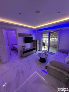 Izdajem apartman u paraliji 50 mt od mora GRCKA