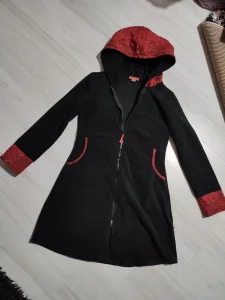 Crni duzi kaputic , kao desigual vel. S